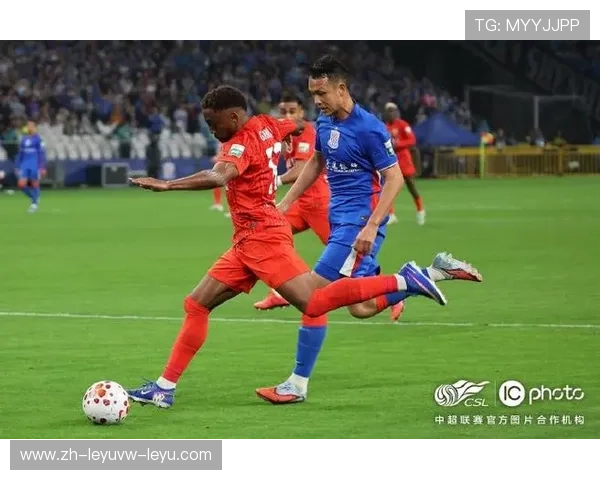中超焦点战申花1-0领先海港拉唐第52分钟头球破门锁定优势